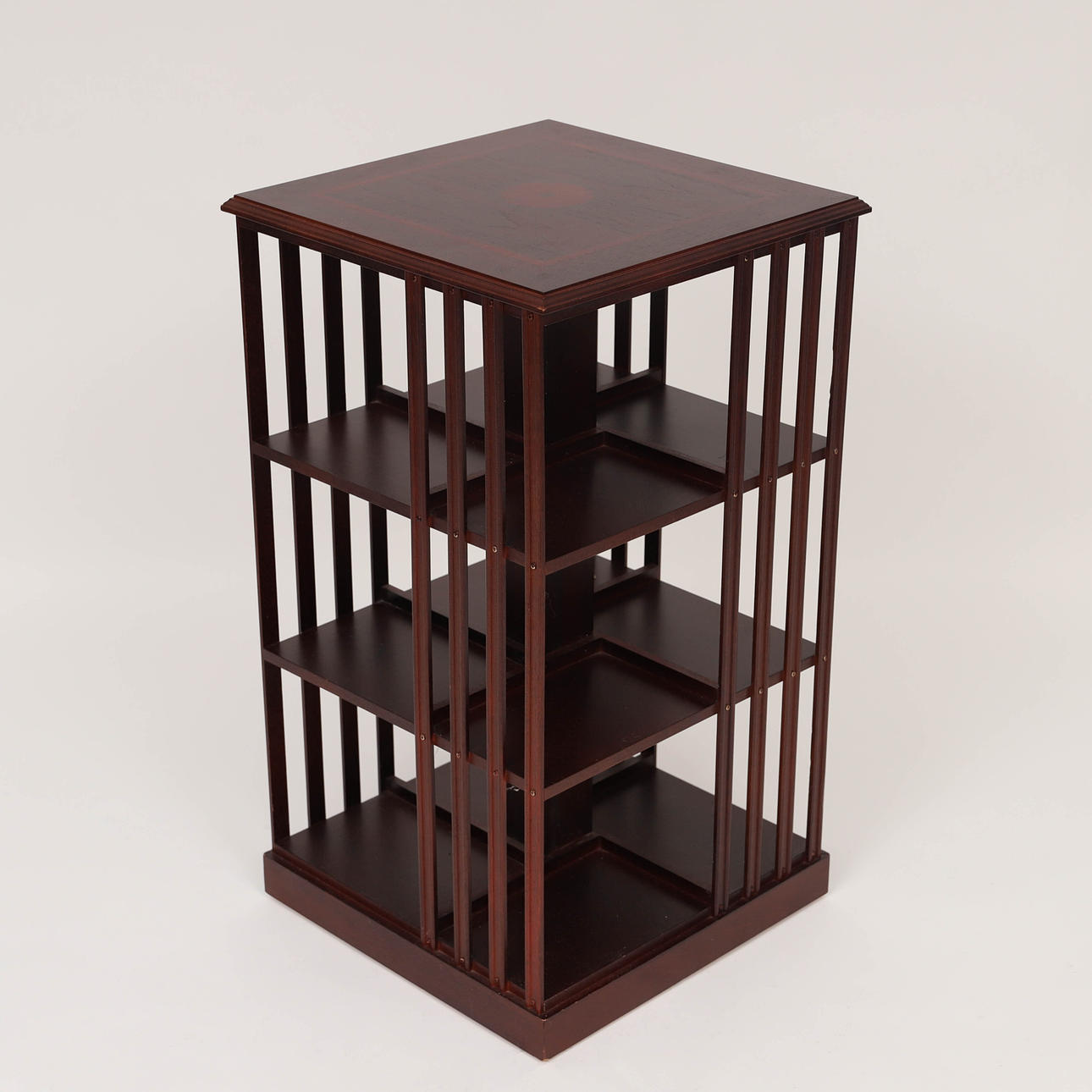 BEECH SPINNER, mahognibejdset træ, nyere fremstilling.