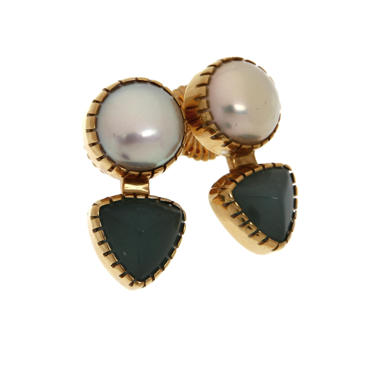 ÖRHÄNGEN, ett par, 18K rödguld med mabépärlor samt krysopras. Vikt 8,6 g.