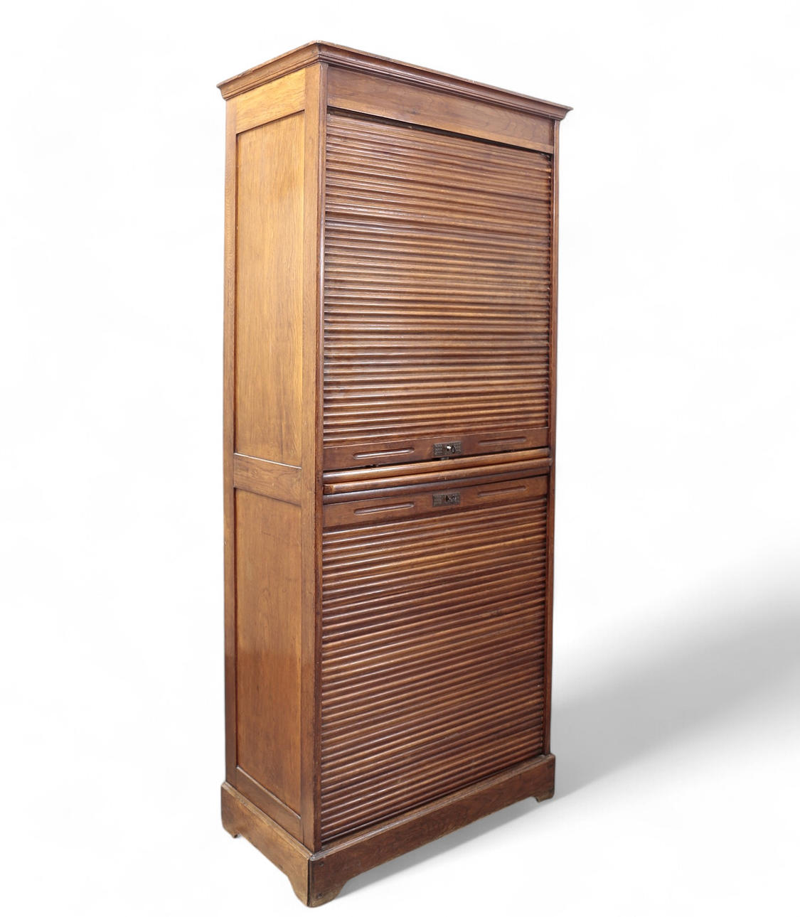 Arkivskab i egetræ, ca. 1930.