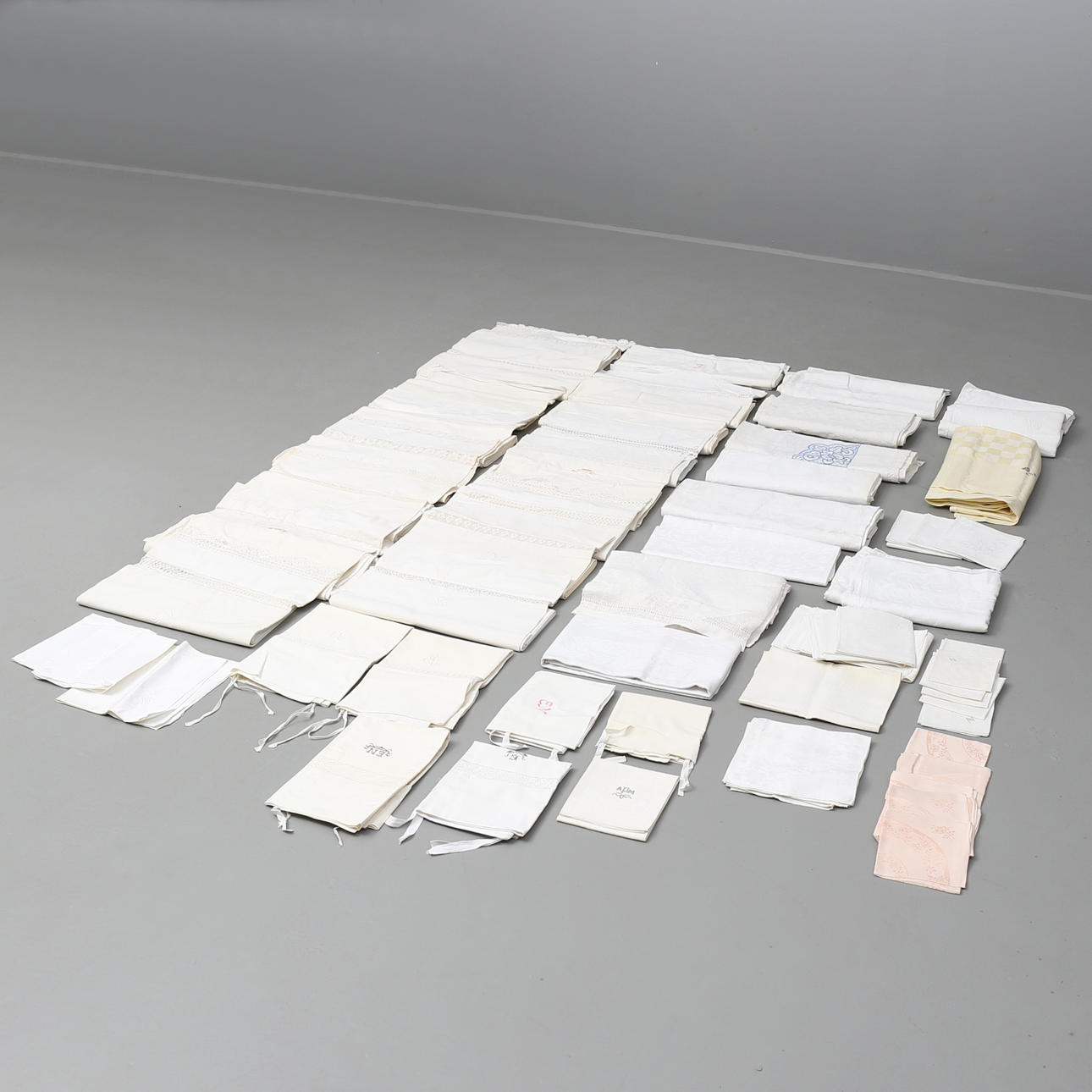 PARTI LINNE och dukar, ett 30-tal, 1900-tal.