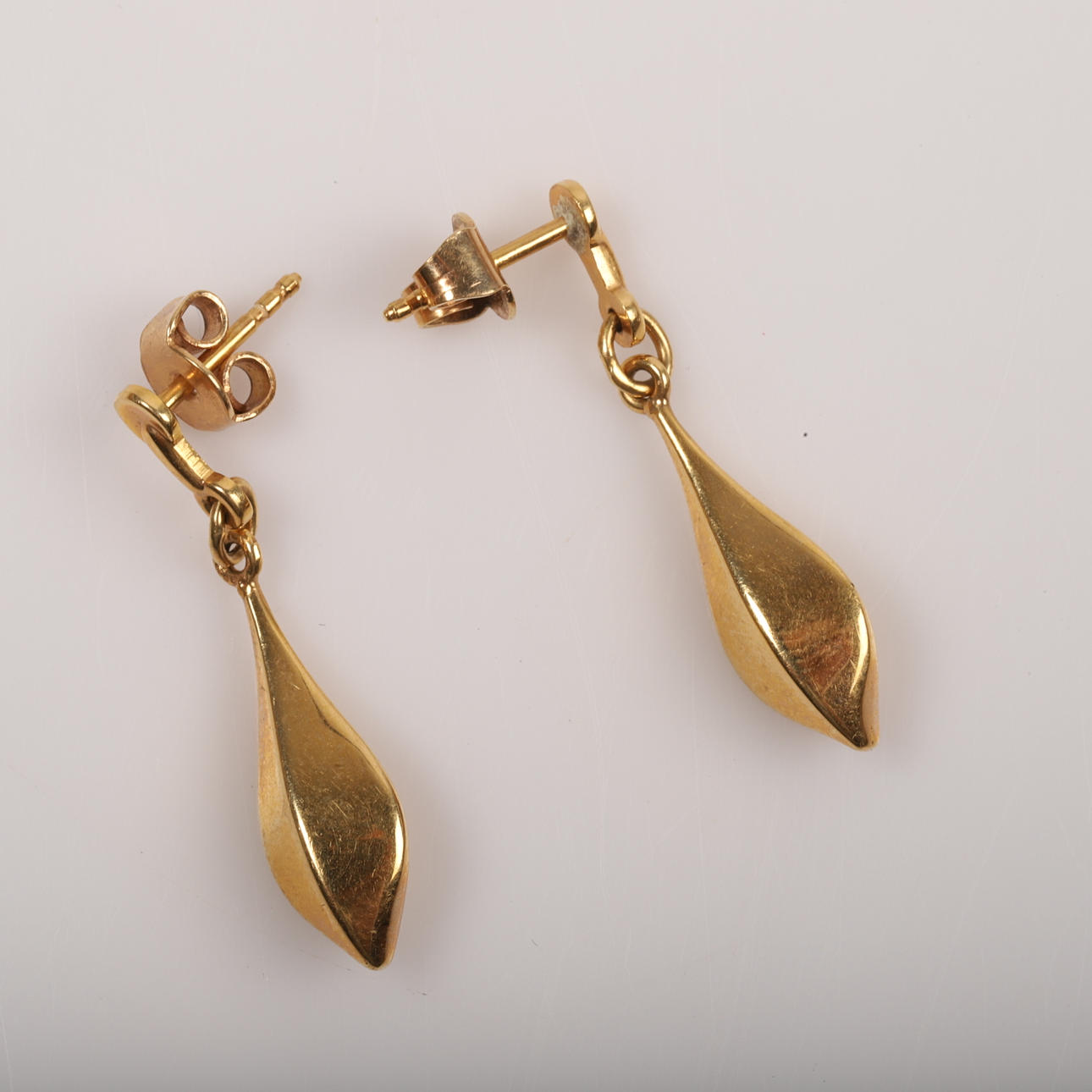 OHRRINGE, 1 Paar, 18 K Gold.