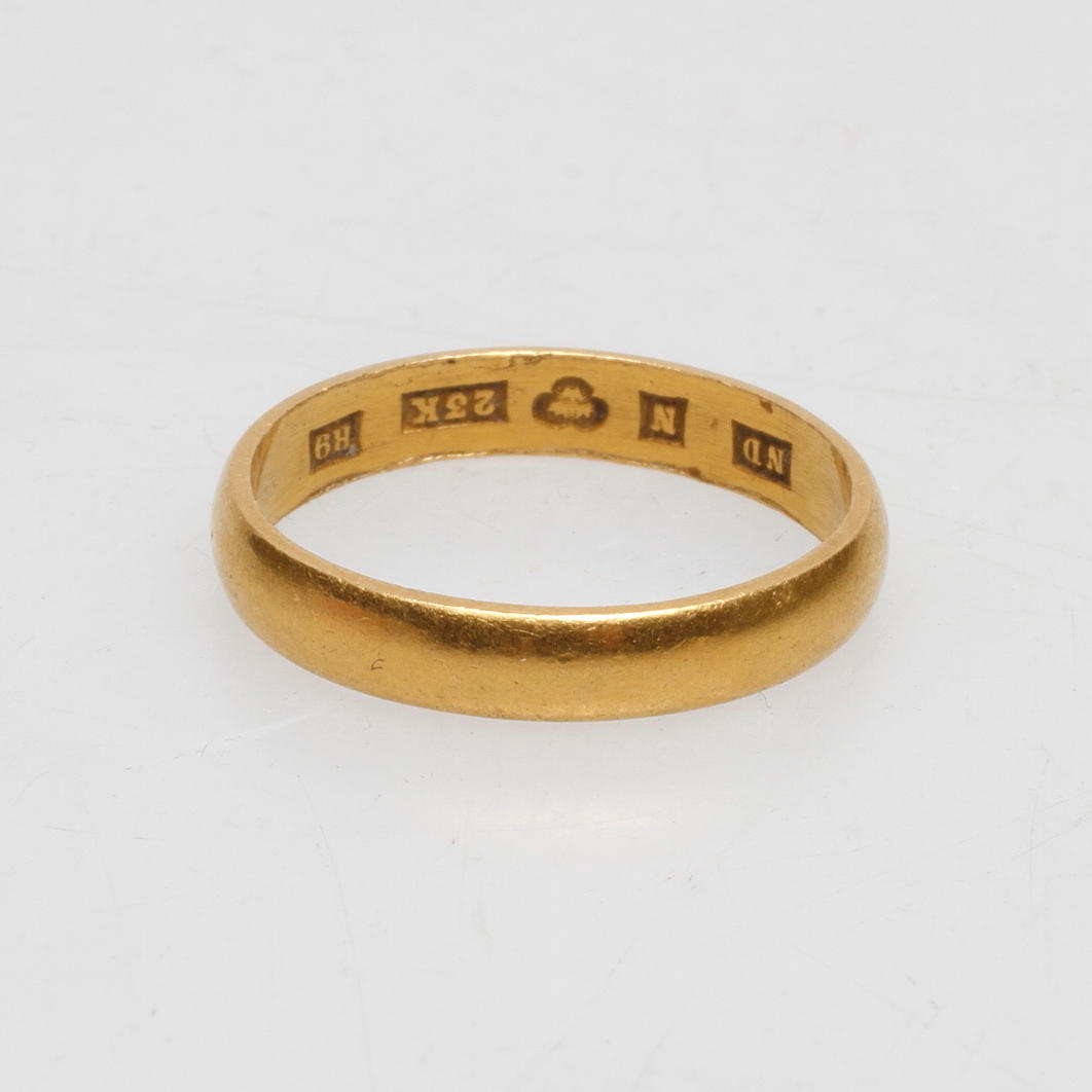 RING, 23k guld, vikt ca 5 gr.