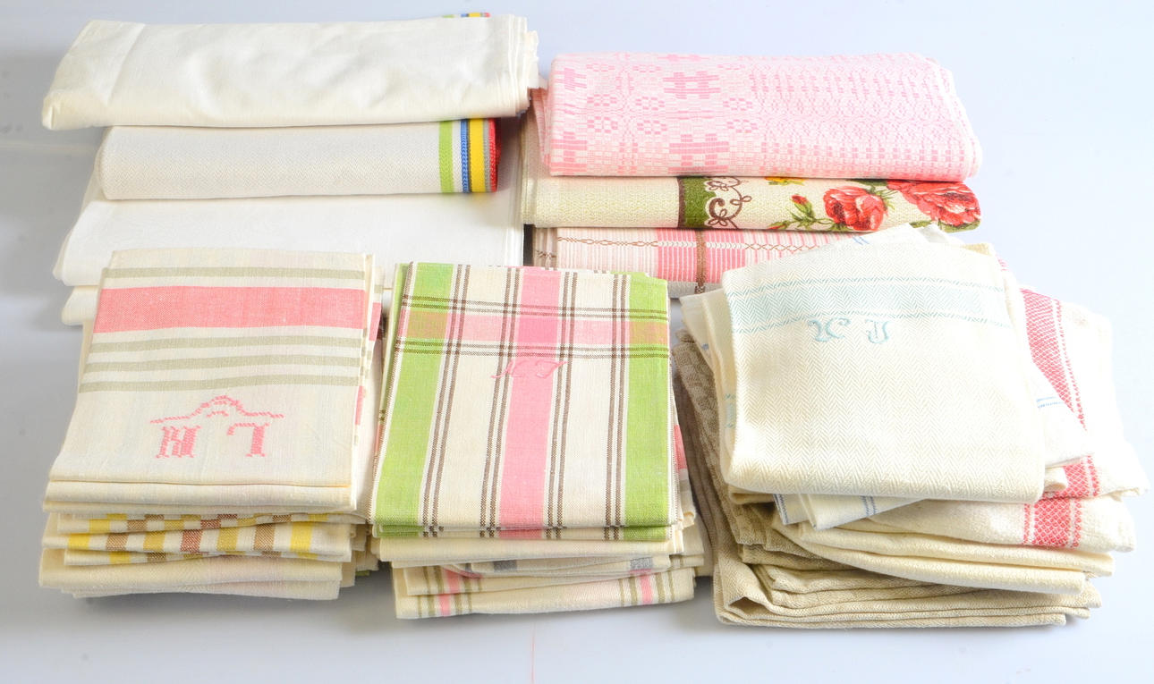 PARTI LINNE OCH HANDDUKAR.