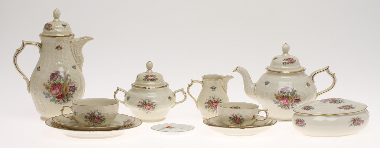 KAFFE- och TESERVIS 38 delar, "Sanssouci" Rosenthal samt PARTI PORSLIN 6 delar Rosenthal.