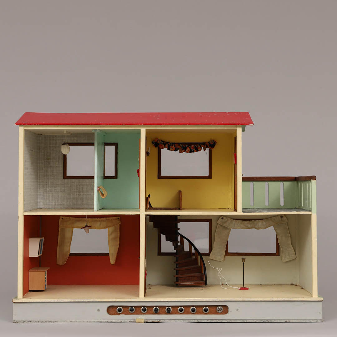 Dukkehus i træ, 20. århundrede.