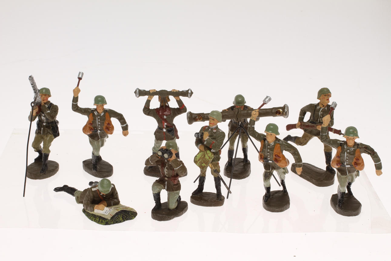 ELASTOLIN tyska 10 stridande soldater i massa. 1900-talets första hälft.