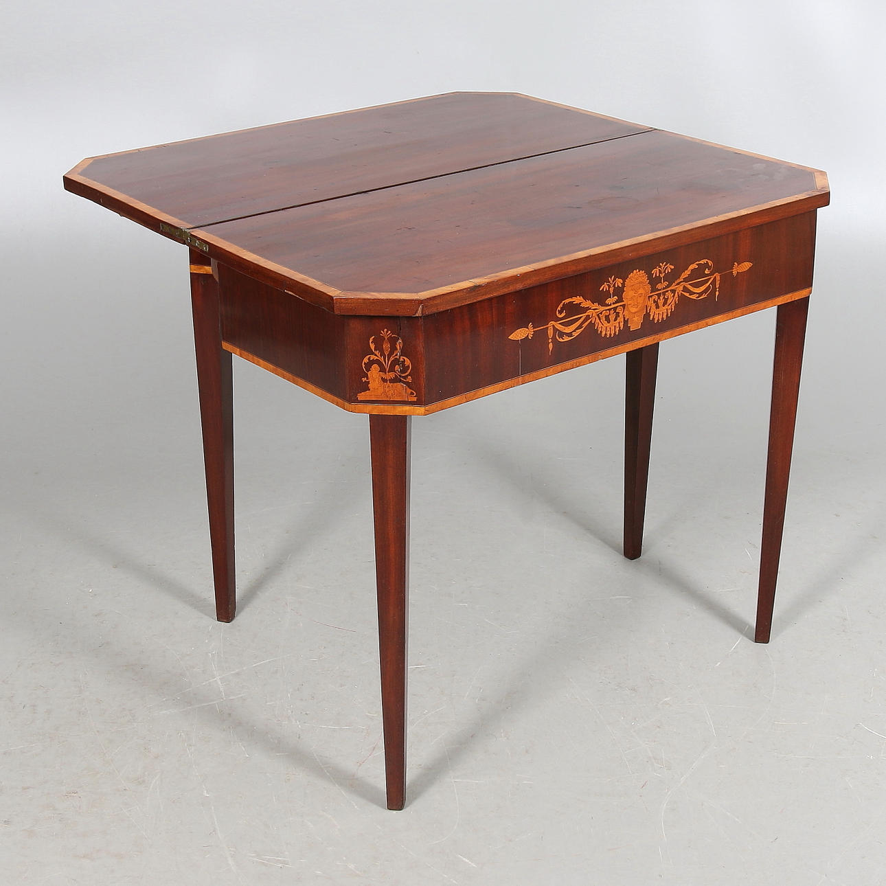 SPELBORD, mahognyfanér med intarsia, empire, sannolikt Ryssland, 1800-tal.