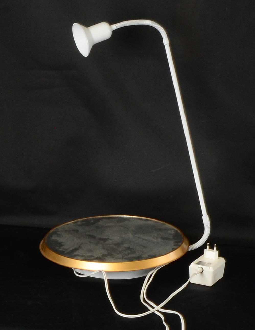 DEMONSTRATIONSPLATÅER, 2-delar.