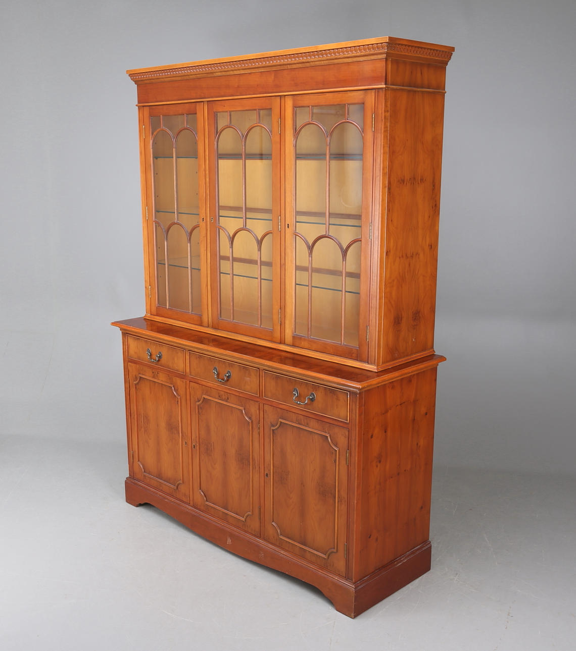 VITRINSKÅP, idegran, engelsk stil, 1900-tal.