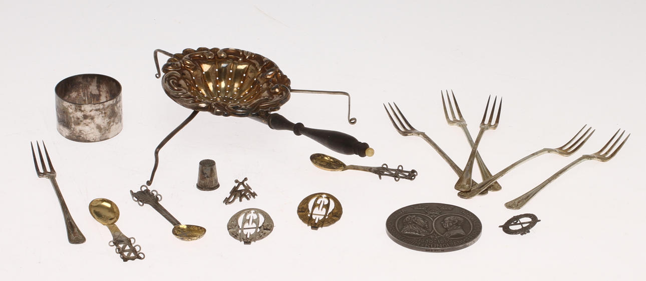 PARTI SILVER. Total vikt ca 236 gram.