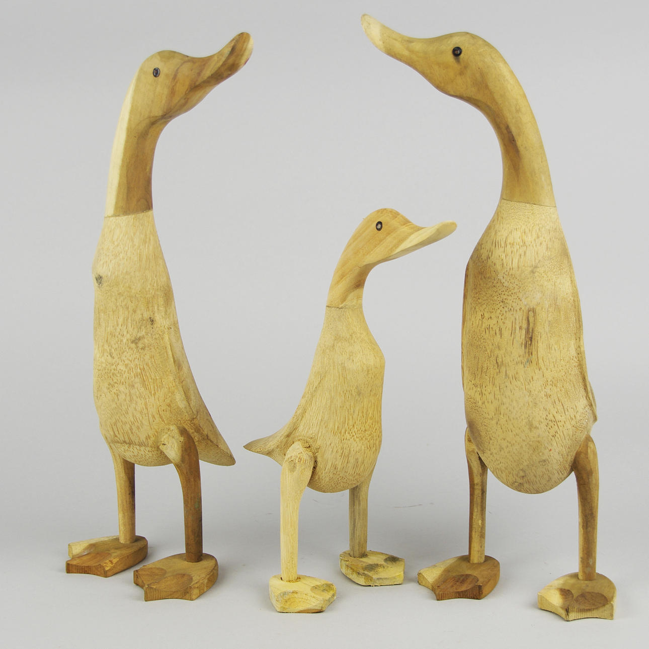 SKULPTURER, 3 stycken, snidat trä, samtida.
