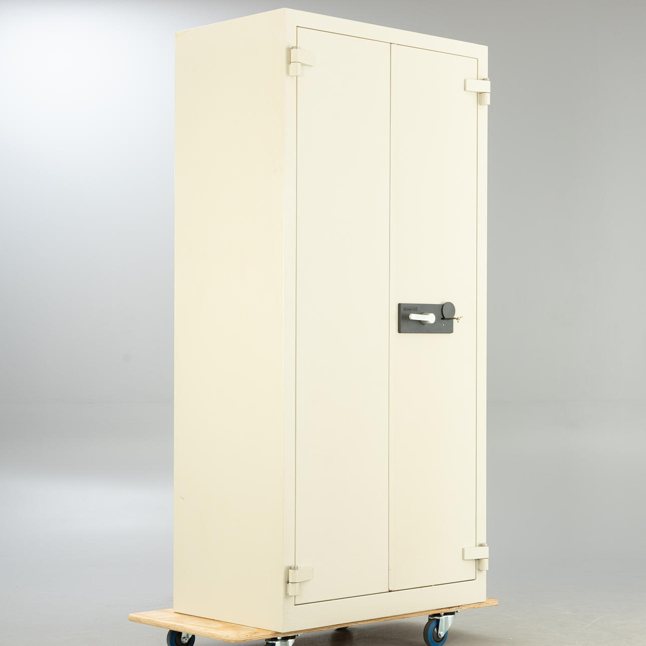 Melsmetall, kassaskåp/arkivskåp/stålskåp.