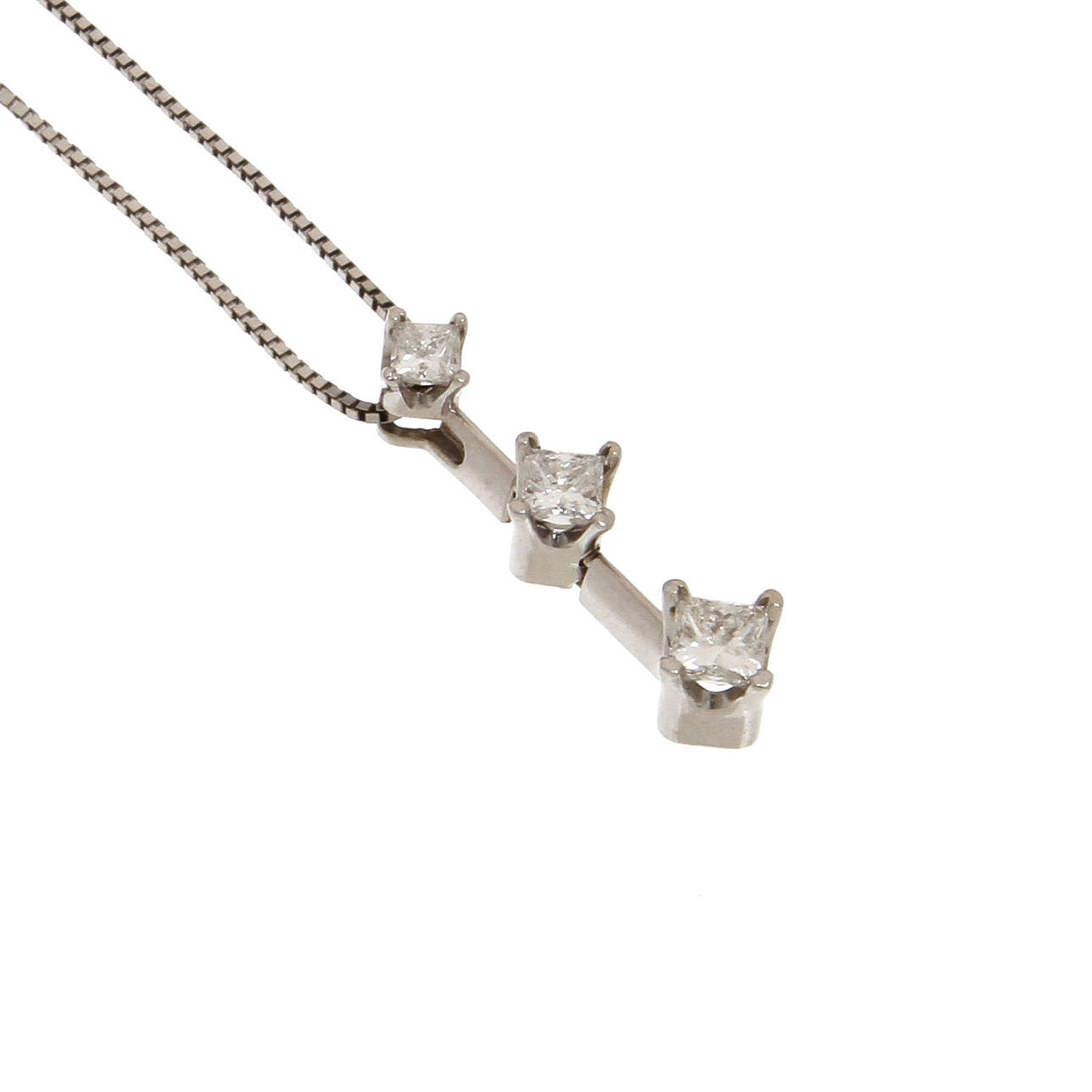 HÄNGE med HALSKEDJA, 14K vitguld med diamanter, totalt ca 0,50 ct. Vikt 2,6 g.