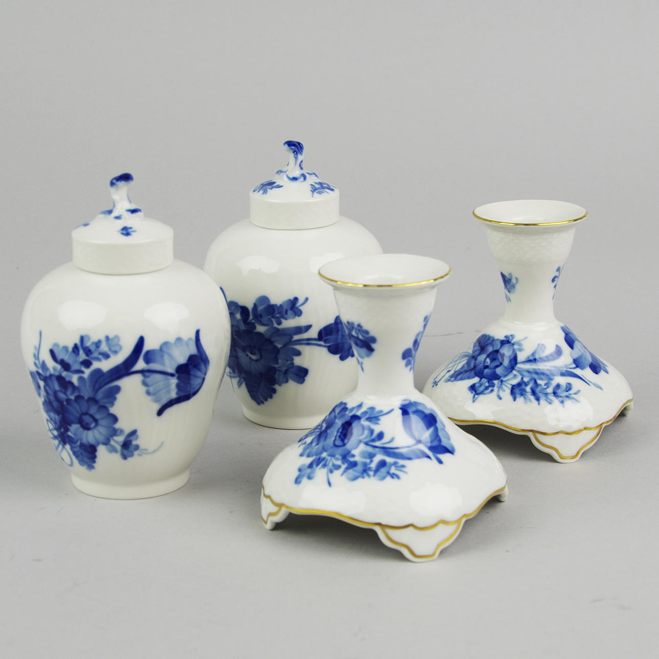 LOCKURNOR SAMT LJUSSTAKAR, 2 par, "Blå blomster", Royal Copenhagen.