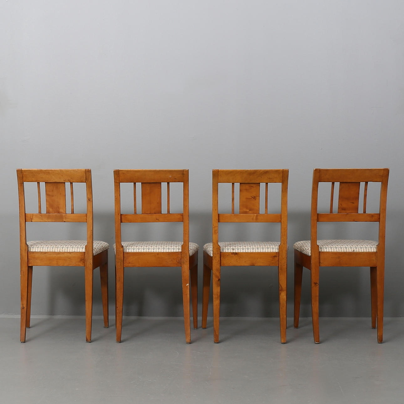 MATSALSSTOLAR, 4 delar, bonad björk. Tidigt 1900-tal.