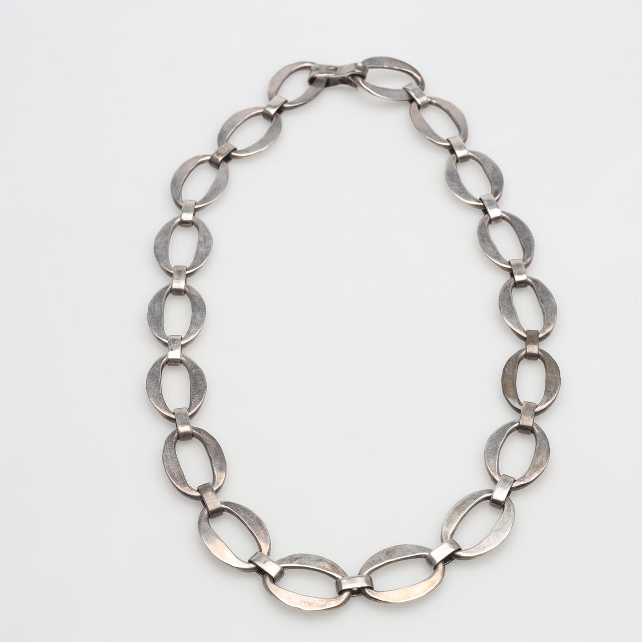 GÖRAN KHULIN. HALSKEDJA silver vikt ca 195 gram.