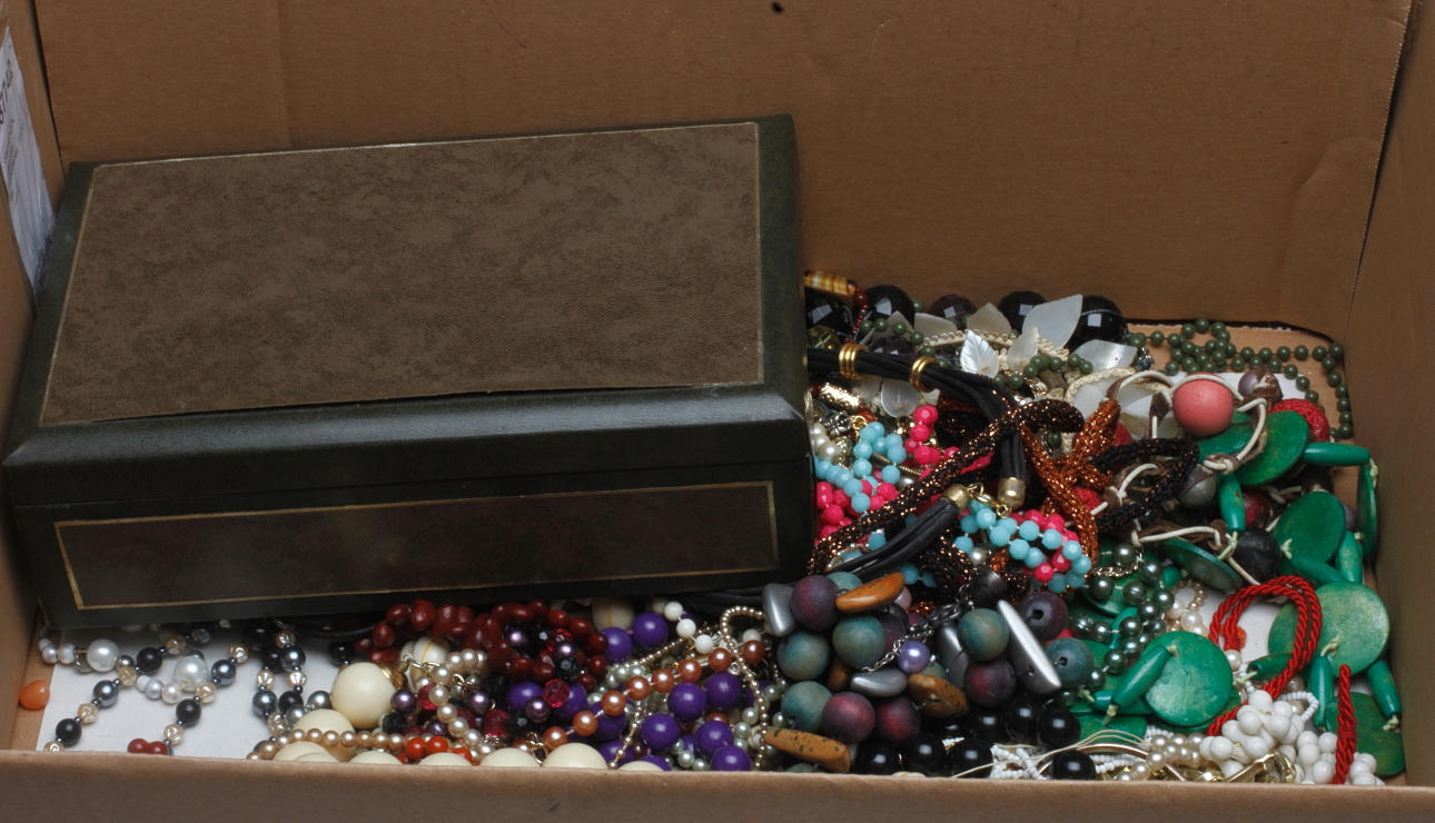 SMYCKEN, diverse bijouterier, 1900-tal.