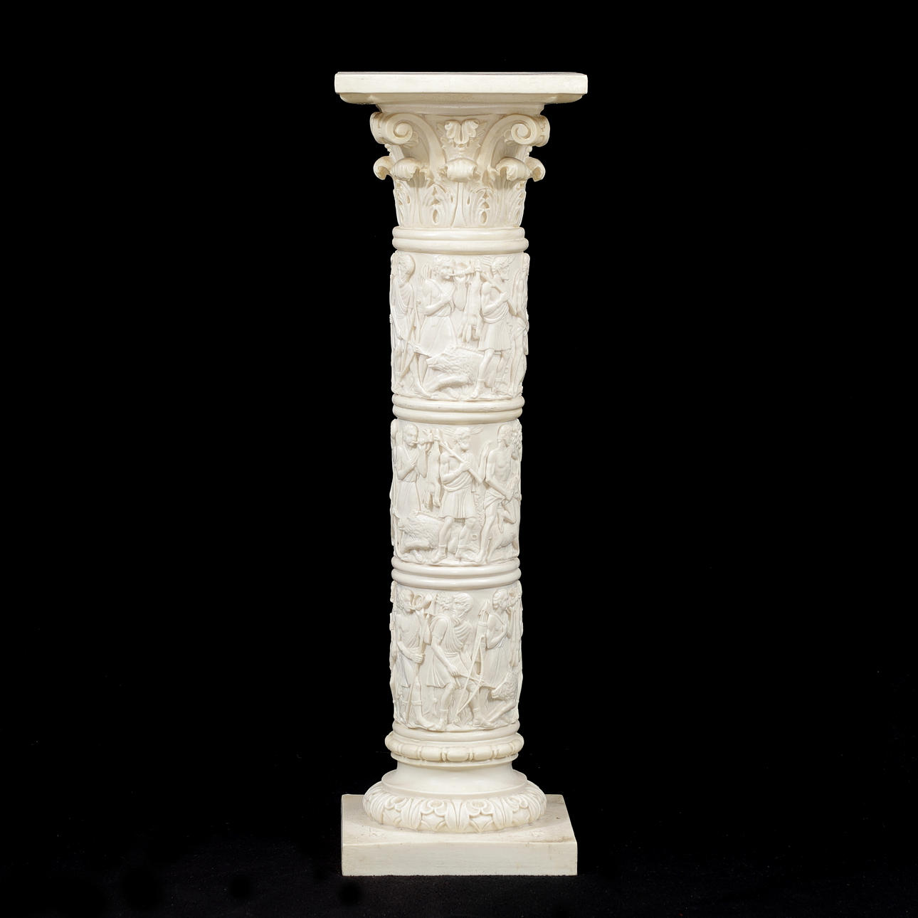 A pedestal, stone mass, 20th century.