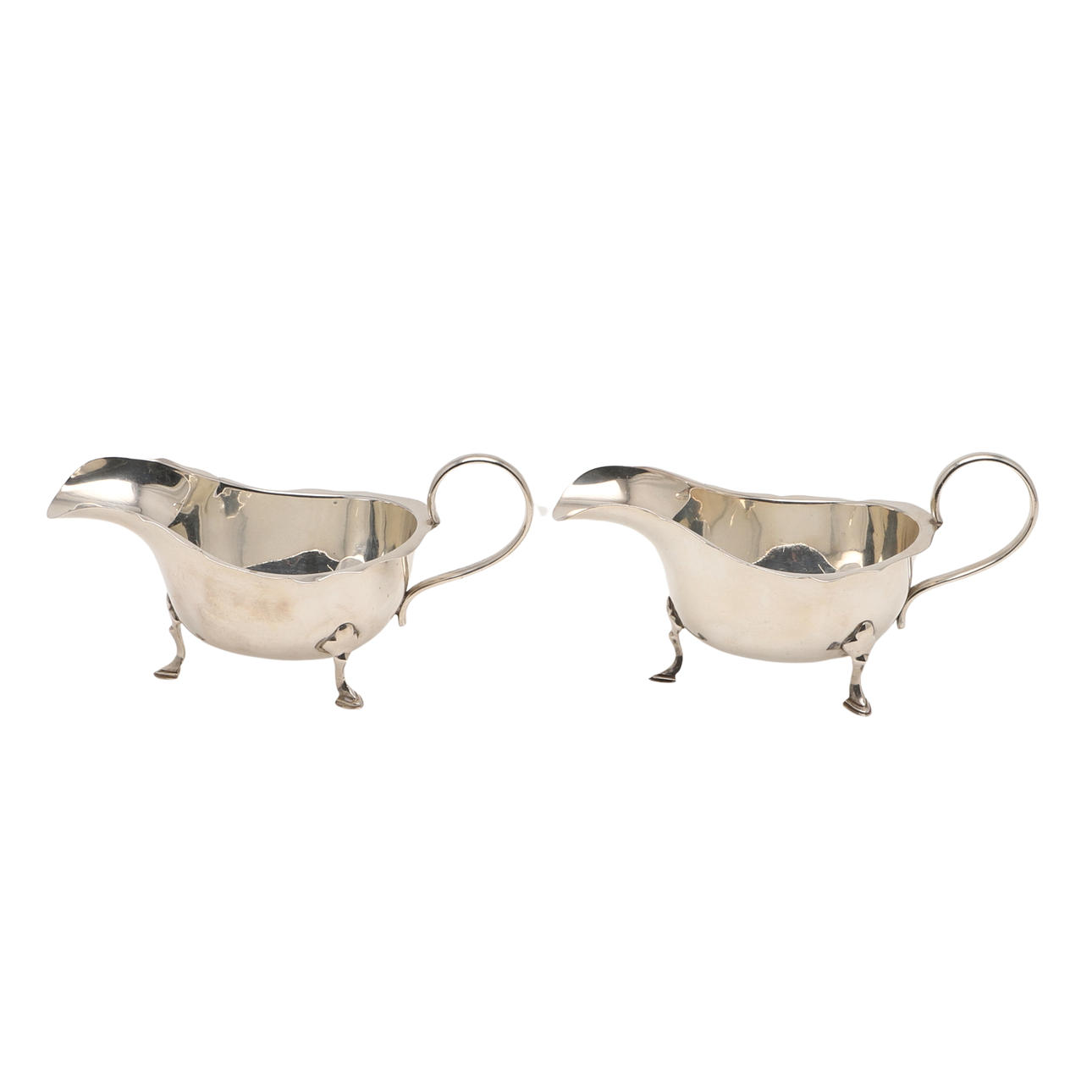 ETT PAR SILVERSÅSBÅTAR.