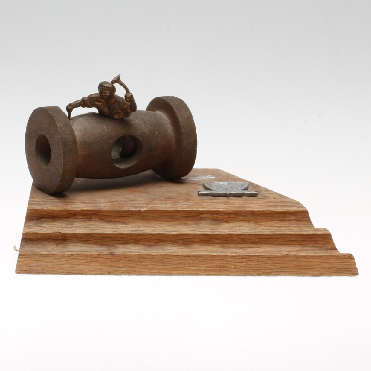 PENNSTÄLL, brons och ek, märkt med plakett Ubique, 1930-tal.