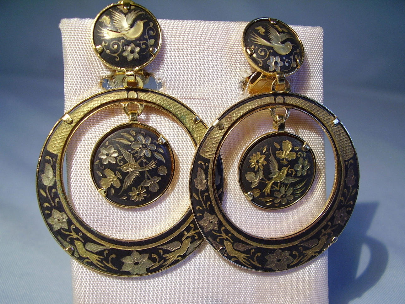 TOLEDO EAR CLIPS med guldinsatser HANDMADE Toledo.