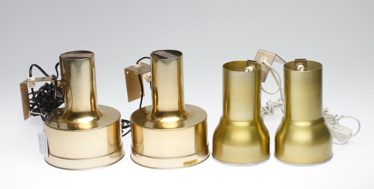 VÄGGLAMPOR, två par, bl.a Kosta Lampan, mässing, 1900-tal.