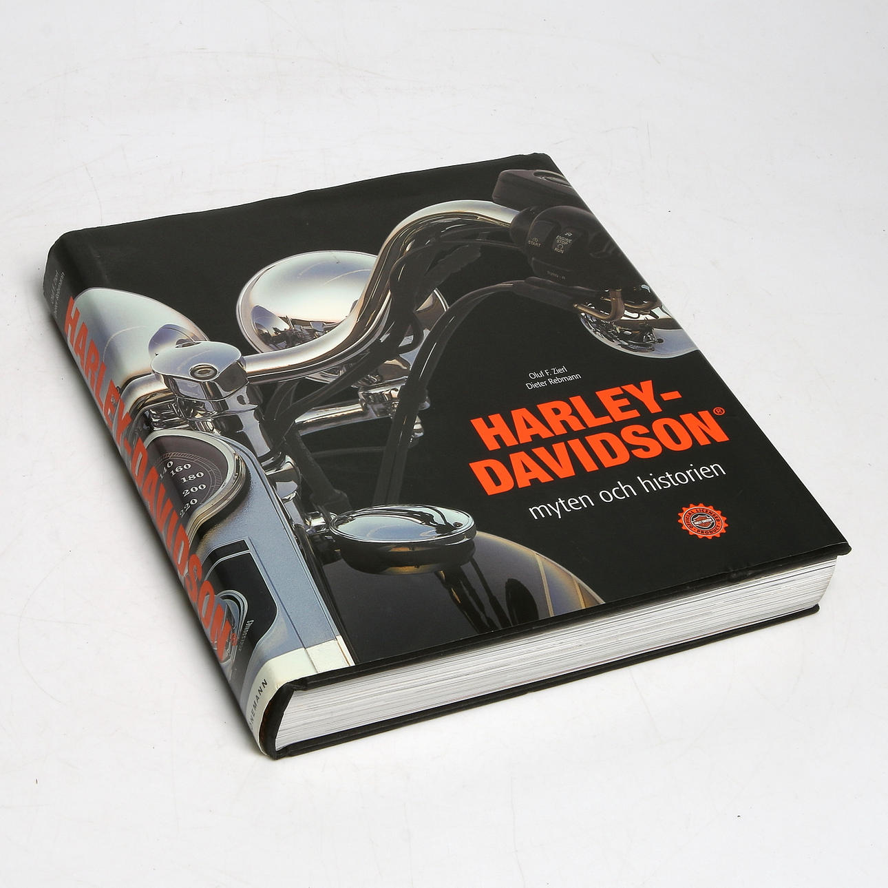 BOK, "Harley-Davidson - Myten och historien". Könemann, Italien. 2001.