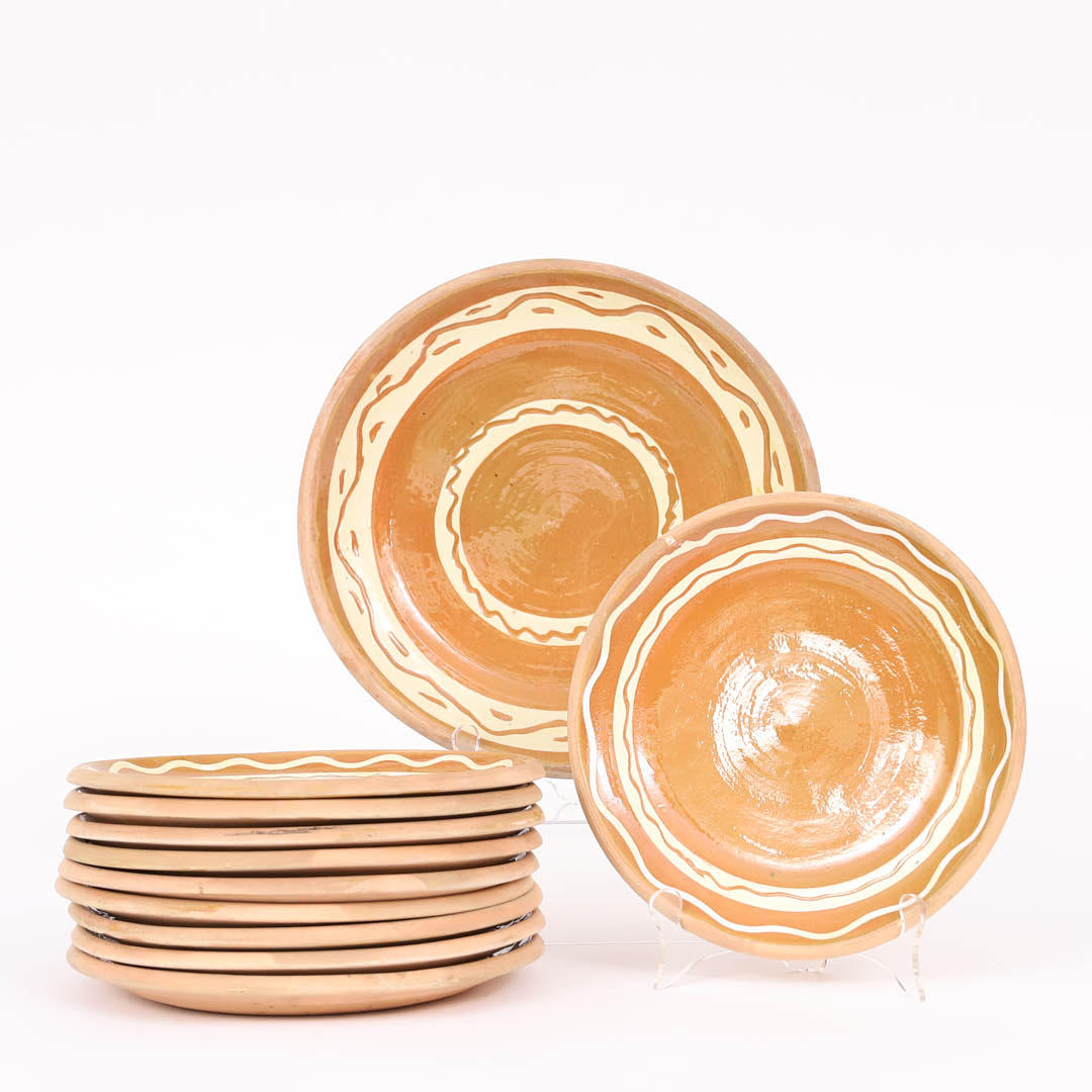ERIK LINDKVIST. Plates and saucers, 10+1 pieces, earthenware, partly glazed, Kvidinge.