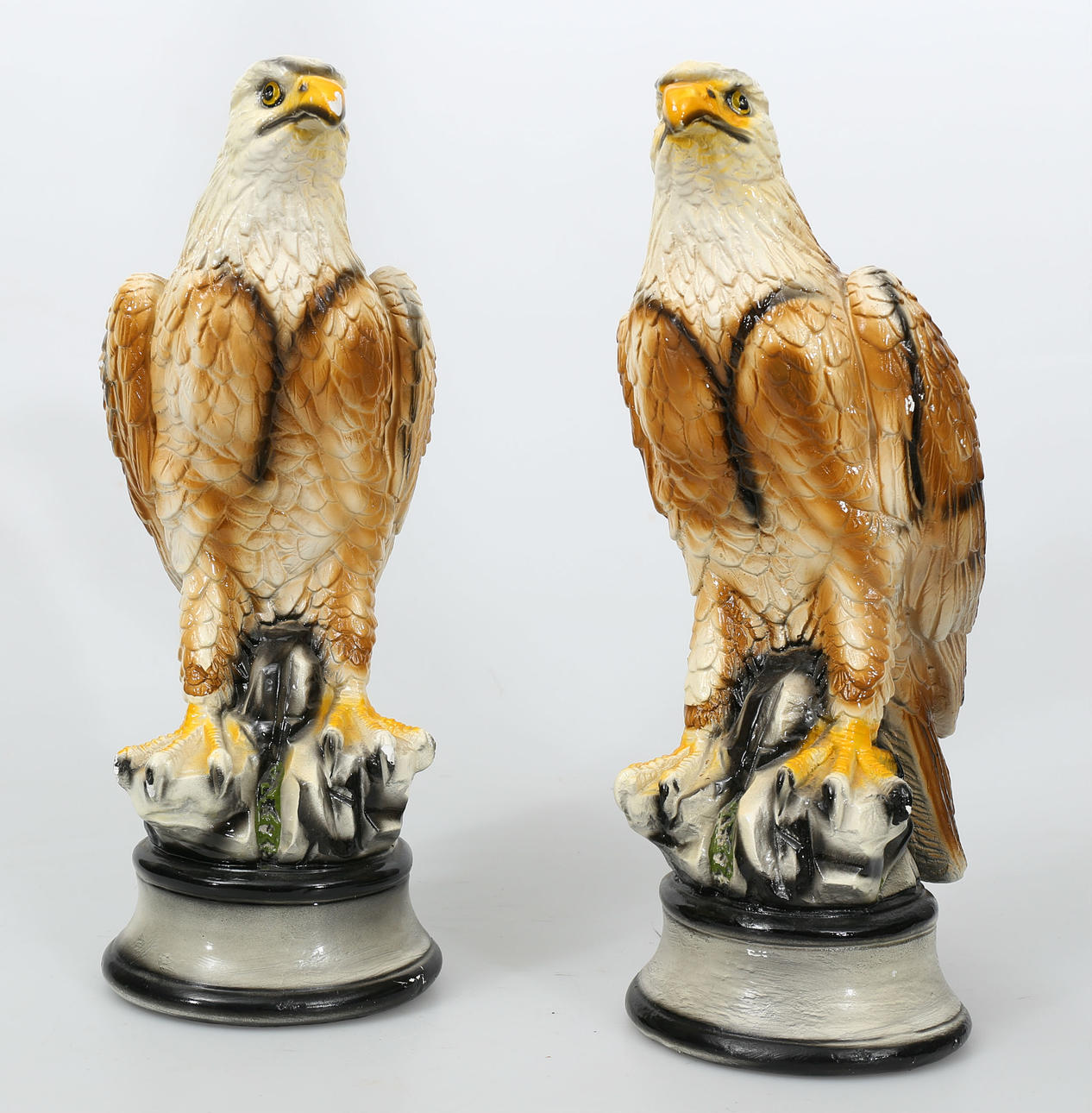 FIGURINER, gips, Örnar, 2 stycken, 1900-talets första hälft.