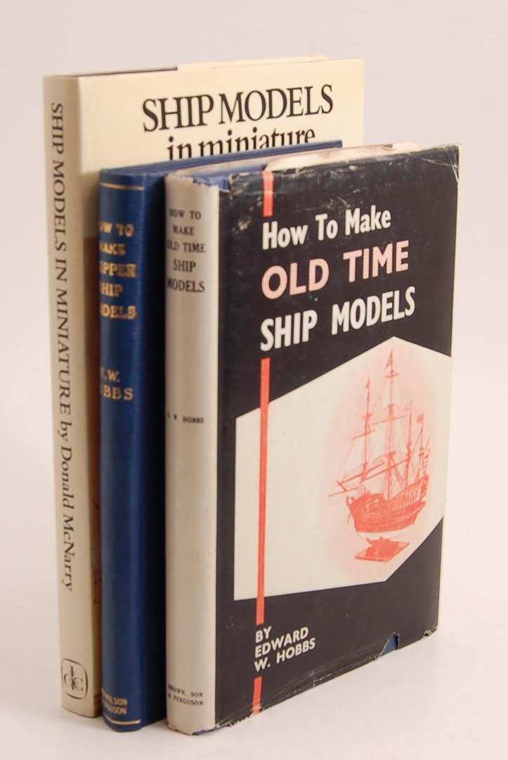 BÅTMODELLBYGGE. tre engelska böcker om modellbåtsbygge; Hobbs / McNarry.