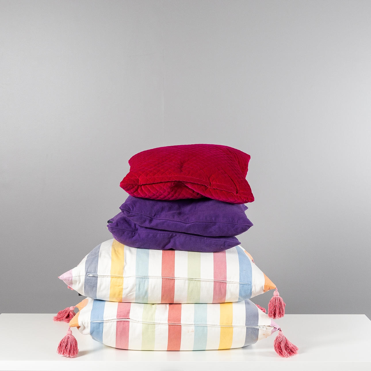 KUDDAR, 5 stycken med innerkuddar, bl.a Linum.