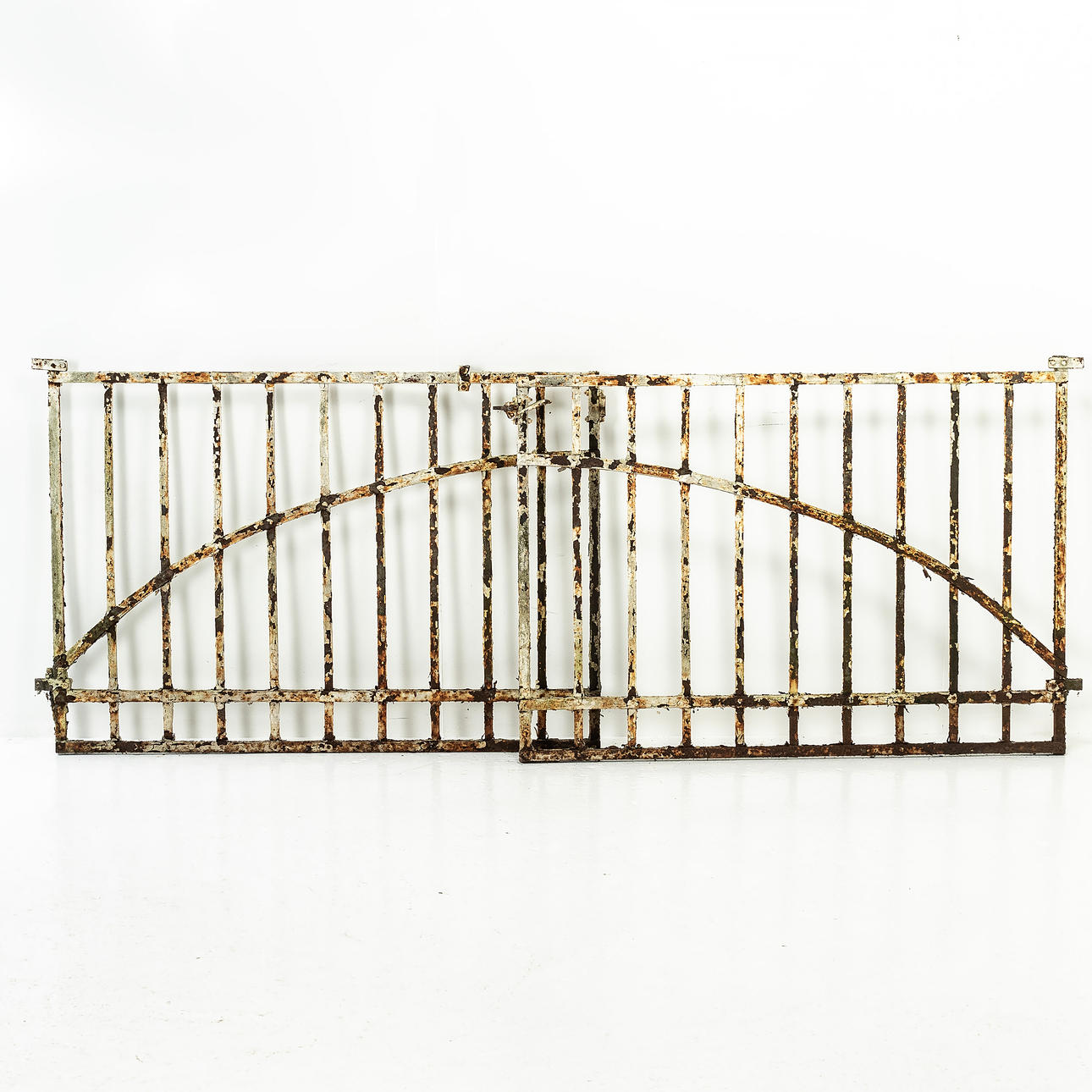 GRINDAR, ett par, järn.