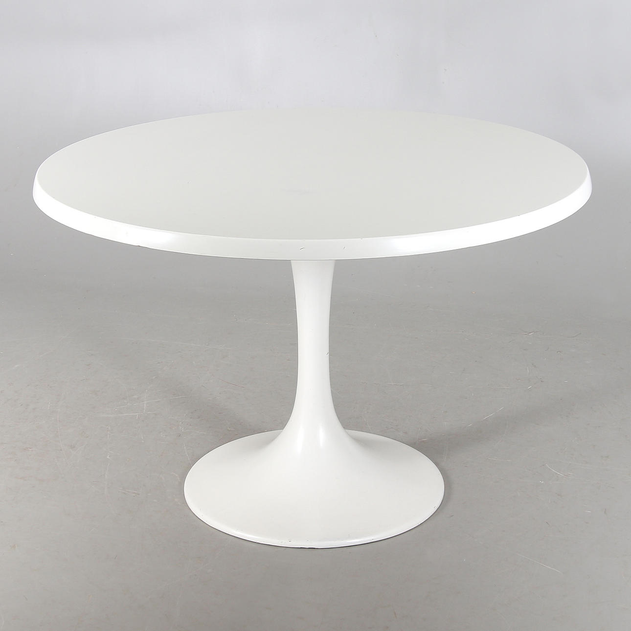 SPISESTUEBORD / SØJLEBORD, 1900-tallet.