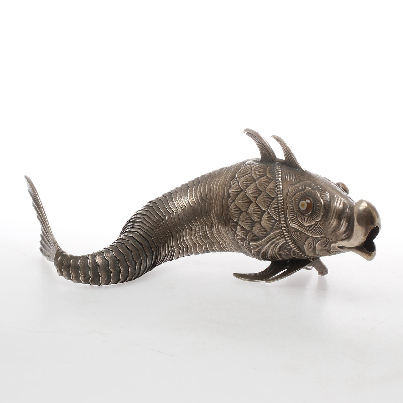 FIGURIN i form av fisk, silver, Spanien, 1900-tal.