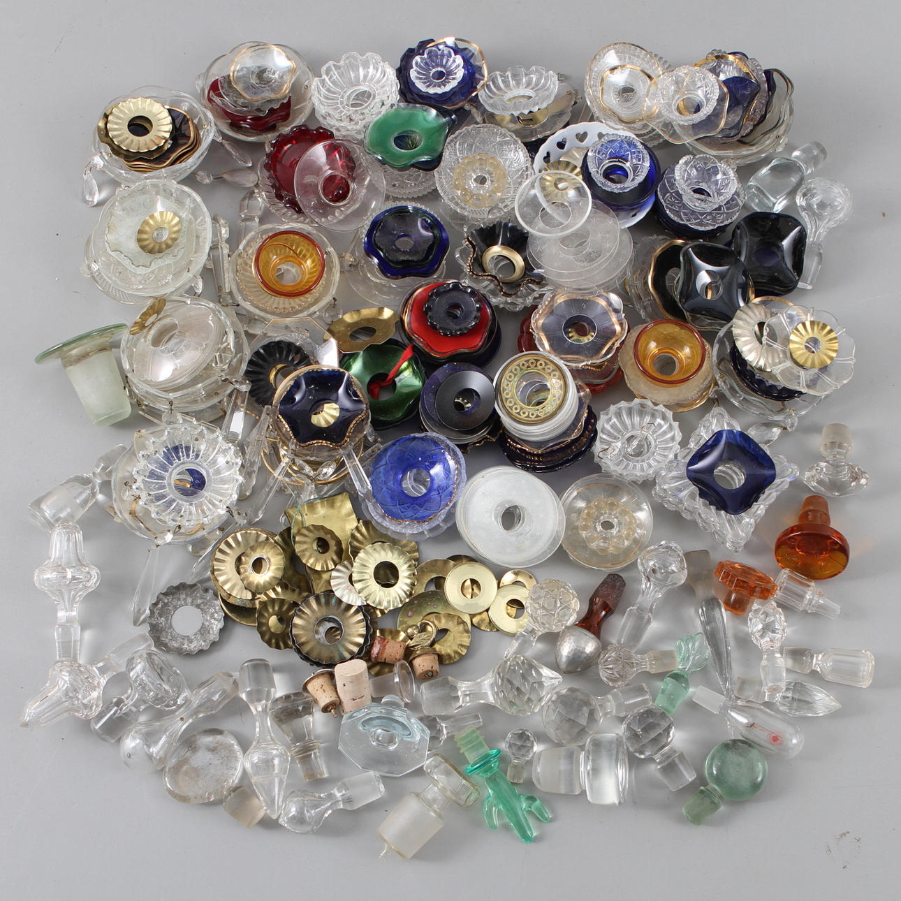 PARTI LJUSMANCHETTER och KARAFFPROPPAR.