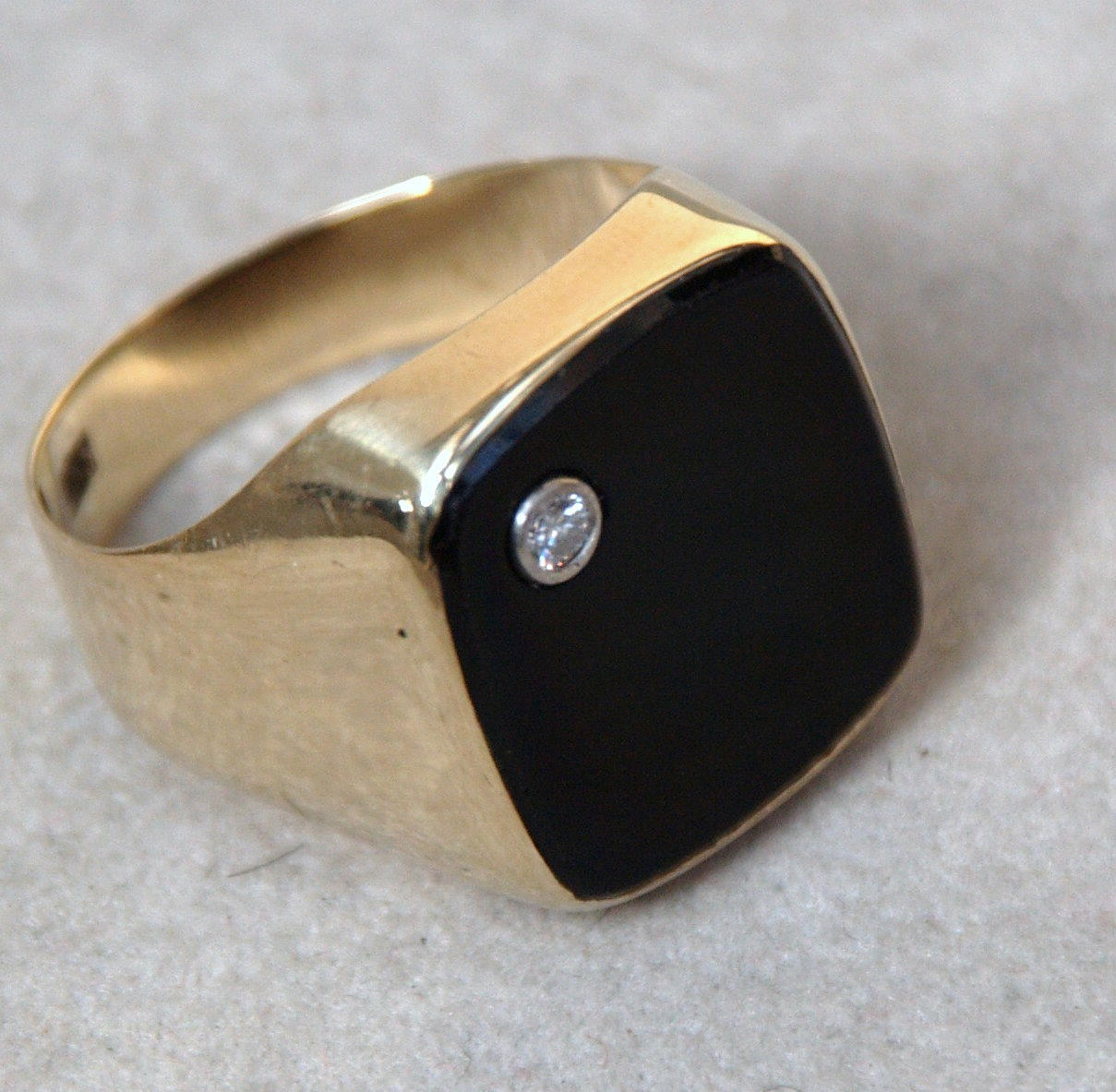 ONYX RING.