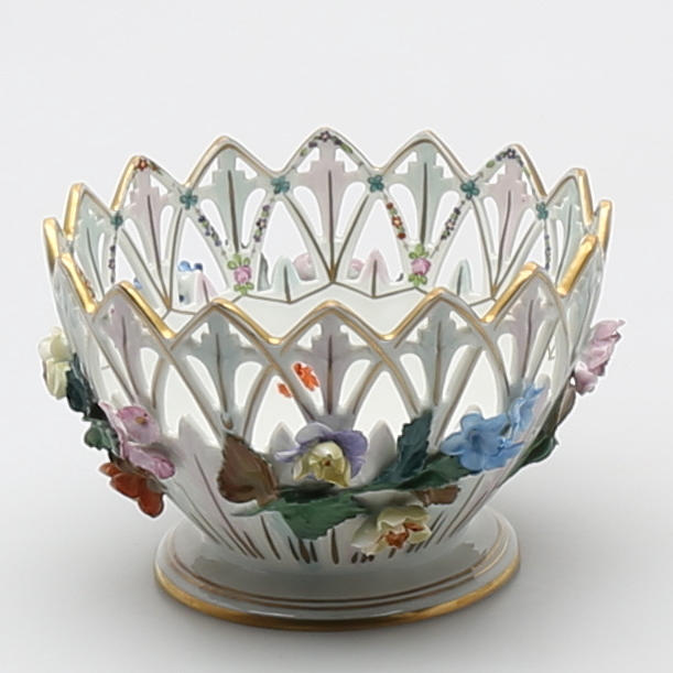 SKÅL i porslin, rokoko-stil, Dresden, Tyskland.