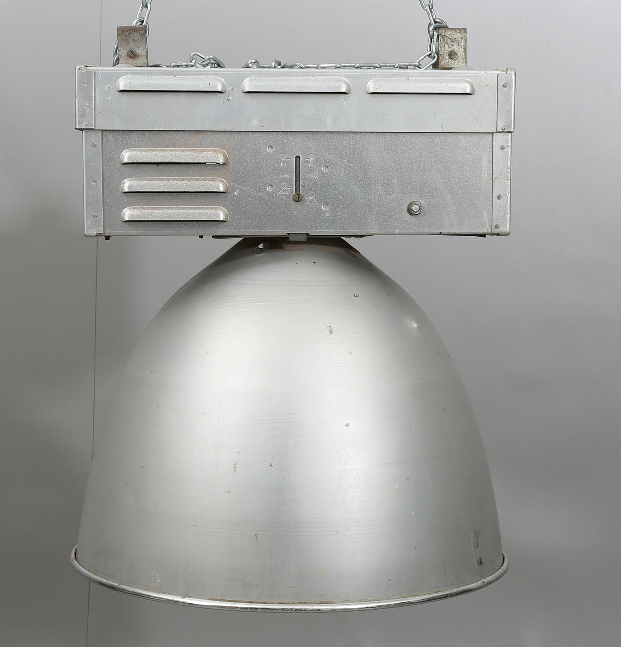 INDUSTRILAMPA MED TRANSFORMATOR, aluminium, 1900-talets andra hälft.