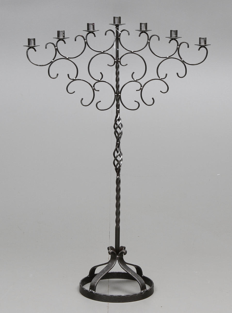 GOLVKANDELABER, smide, 7 ljusarmar, 1900 tal.