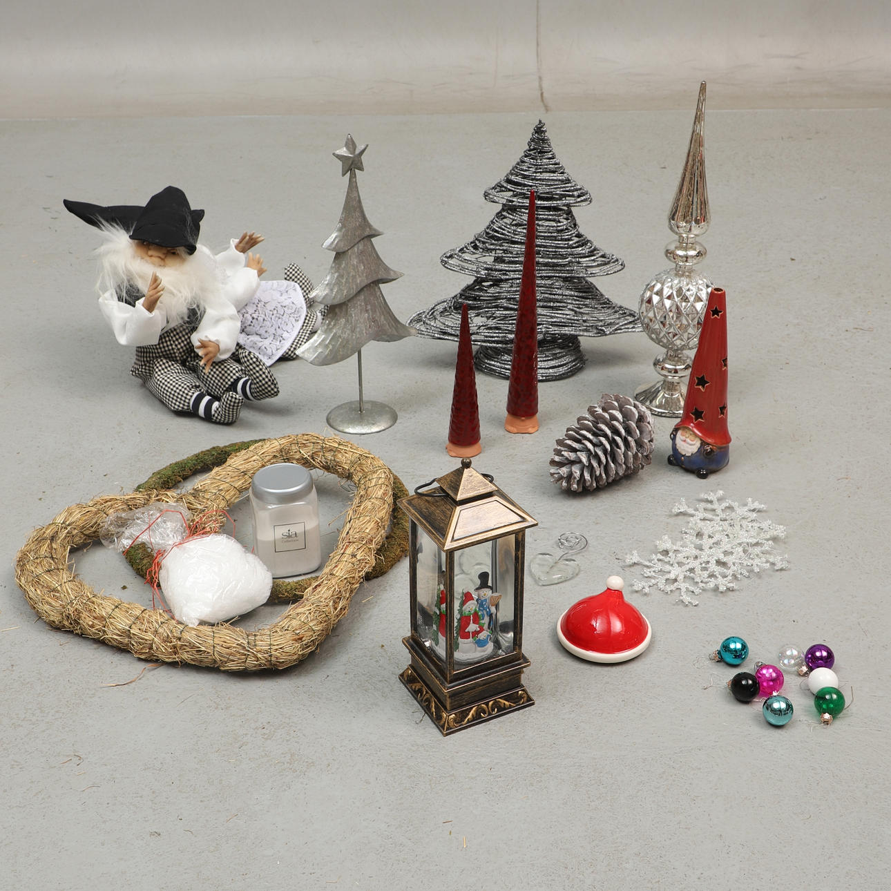 JULPRYDNADER, främst modern tillverkning.