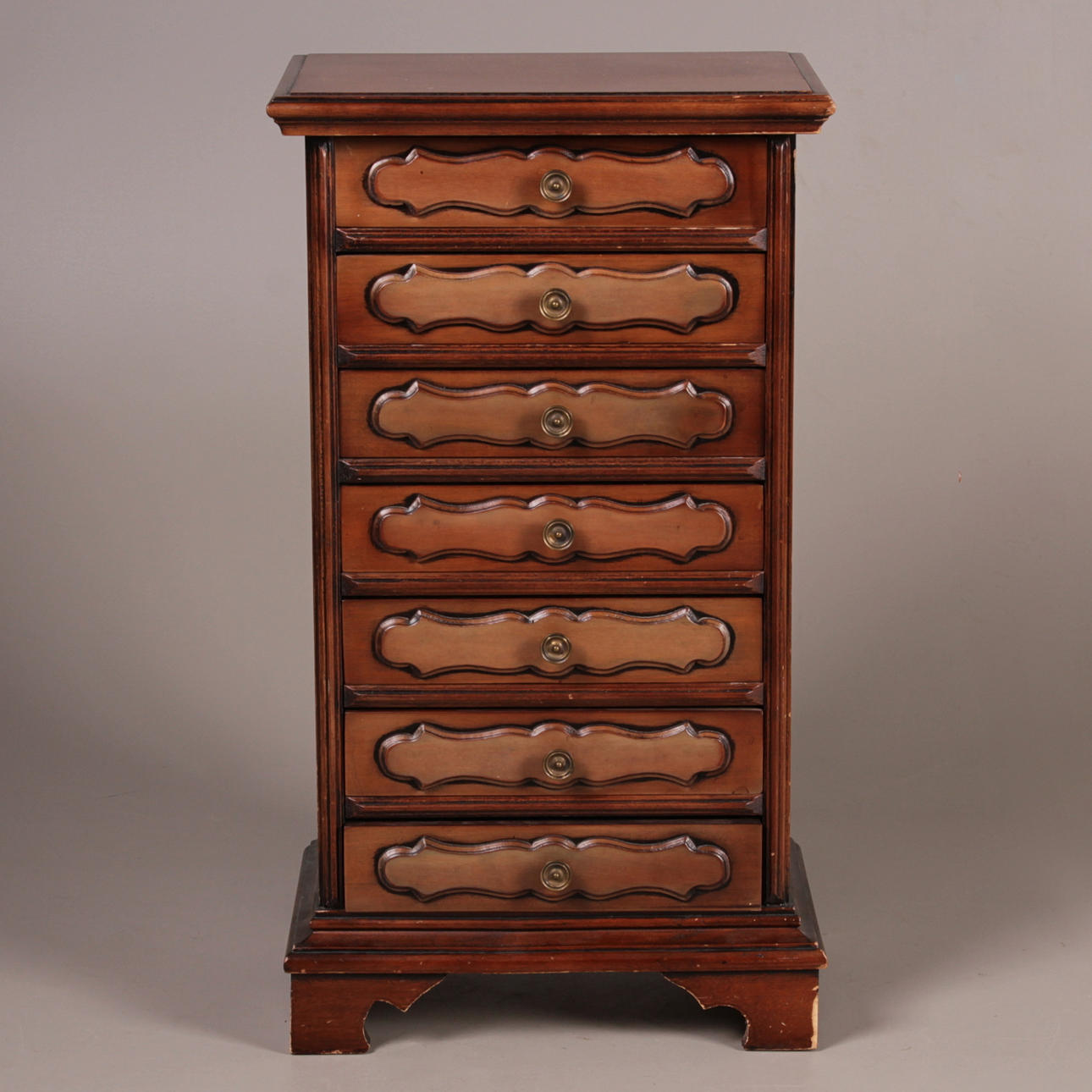 BYRÅ, engelsk stil, 1900-tal.