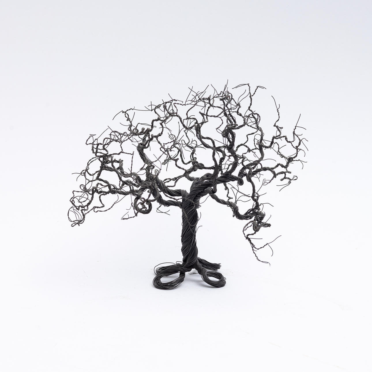 MATILDA BENGTSSON. Tree sculpture, iron wire.