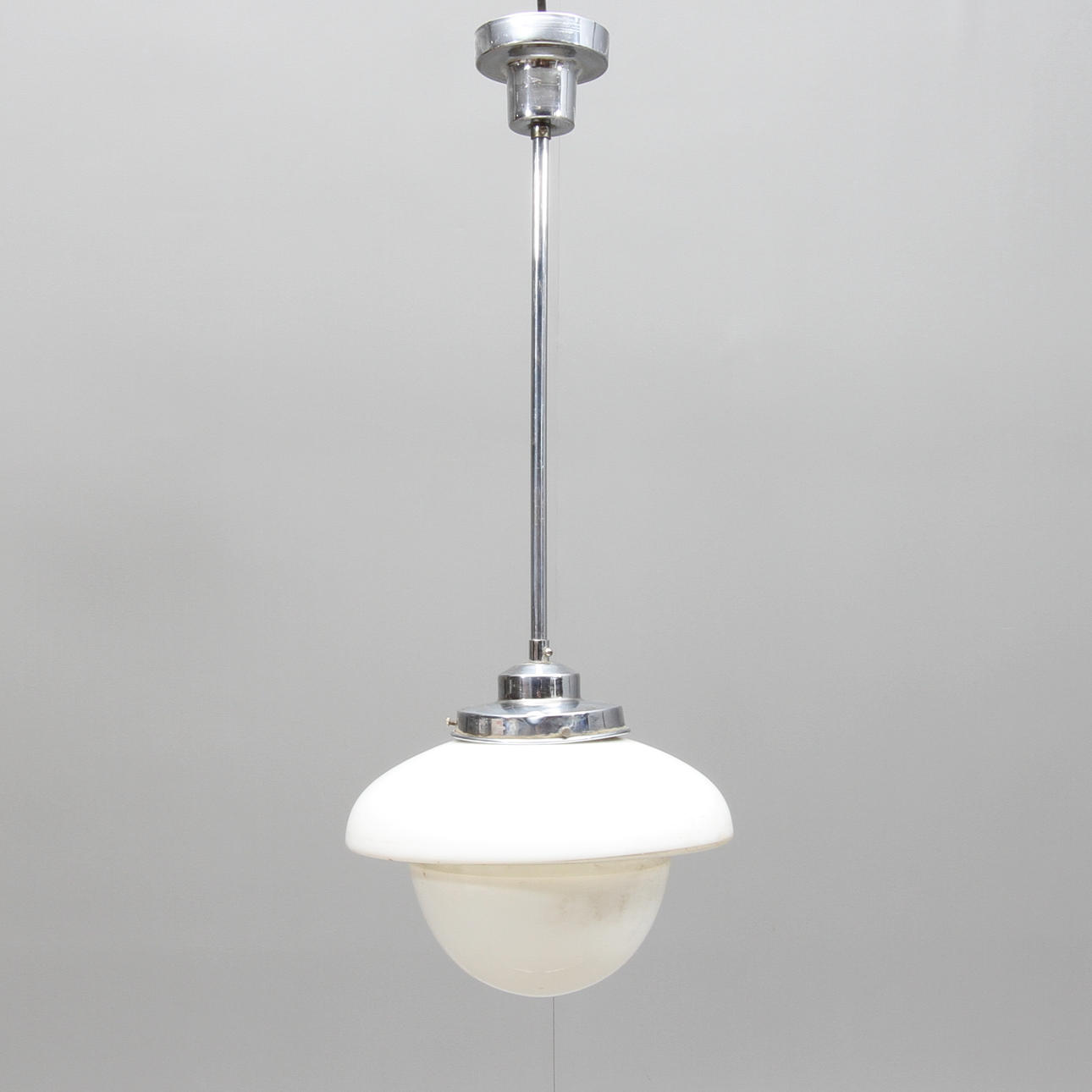 TAKLAMPA, funkis, 1900-talets första hälft.