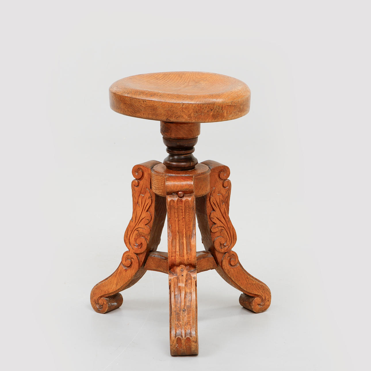 A spinning stool, early 20th century.