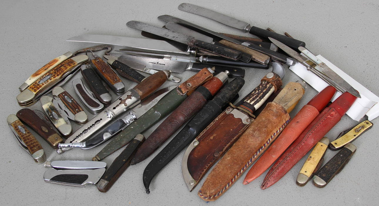 PARTI KNIVAR och KNIVBLAD, ca 40 delar, 1900-tal.