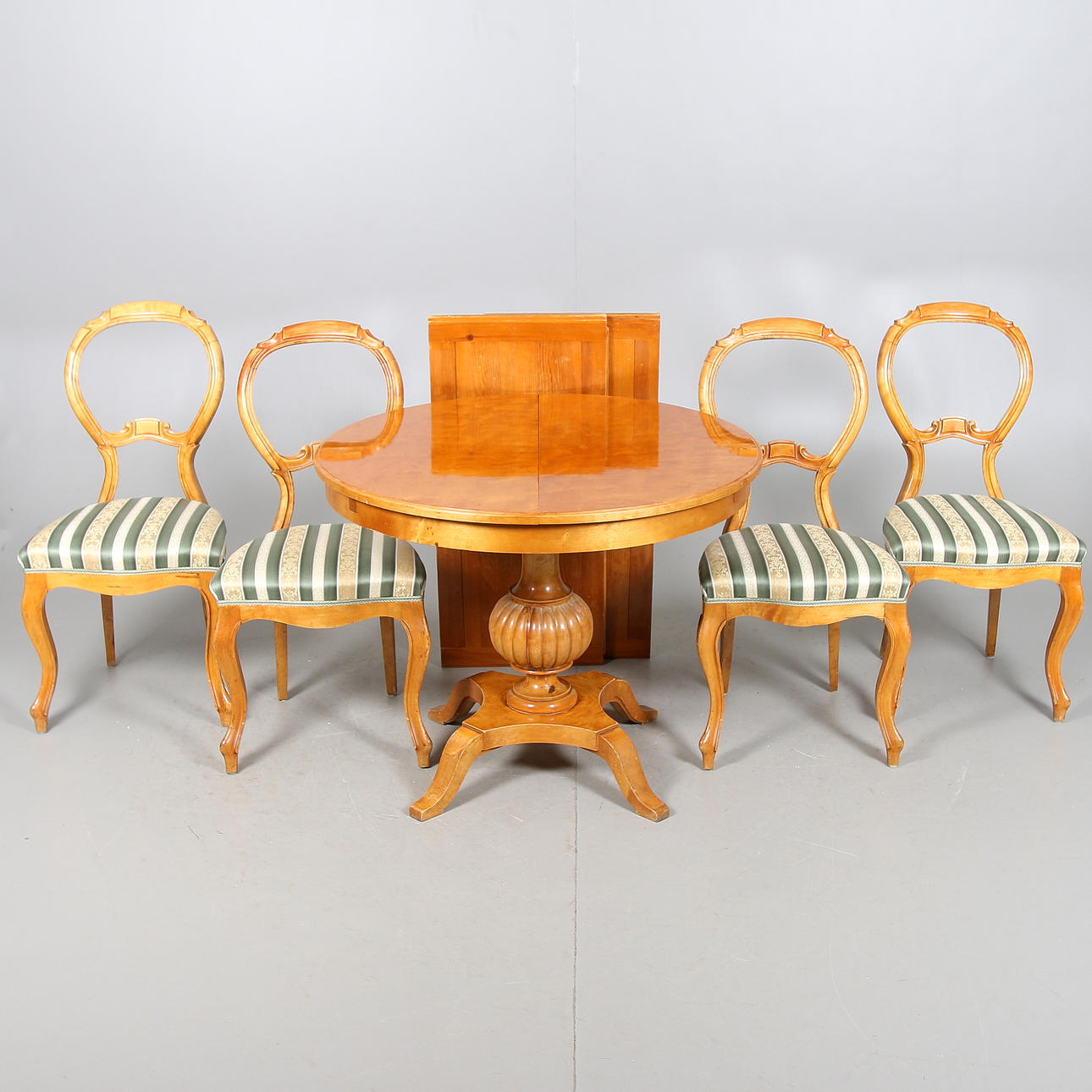 SALONGSGRUPP, 7 delar, nyrokoko. 18/1900-tal.