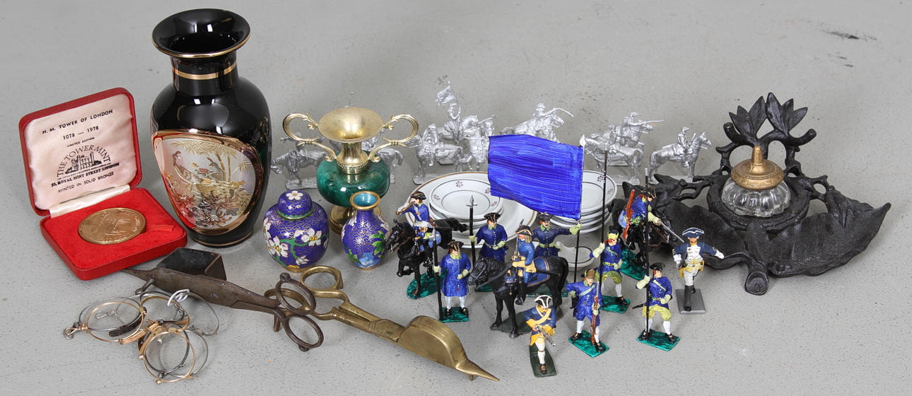 PARTI METALL och PORSLIN, 1800-1900 tal.