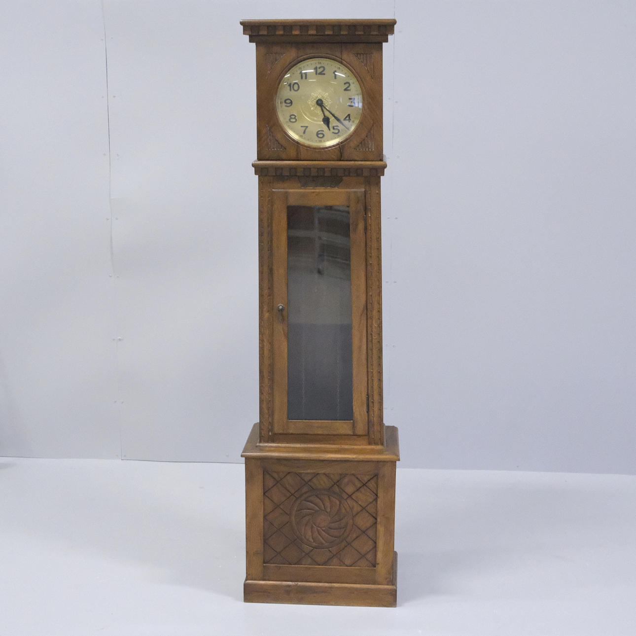 STANDUHR, JUGENDSTIL, EICHE, DATIERT 1940.