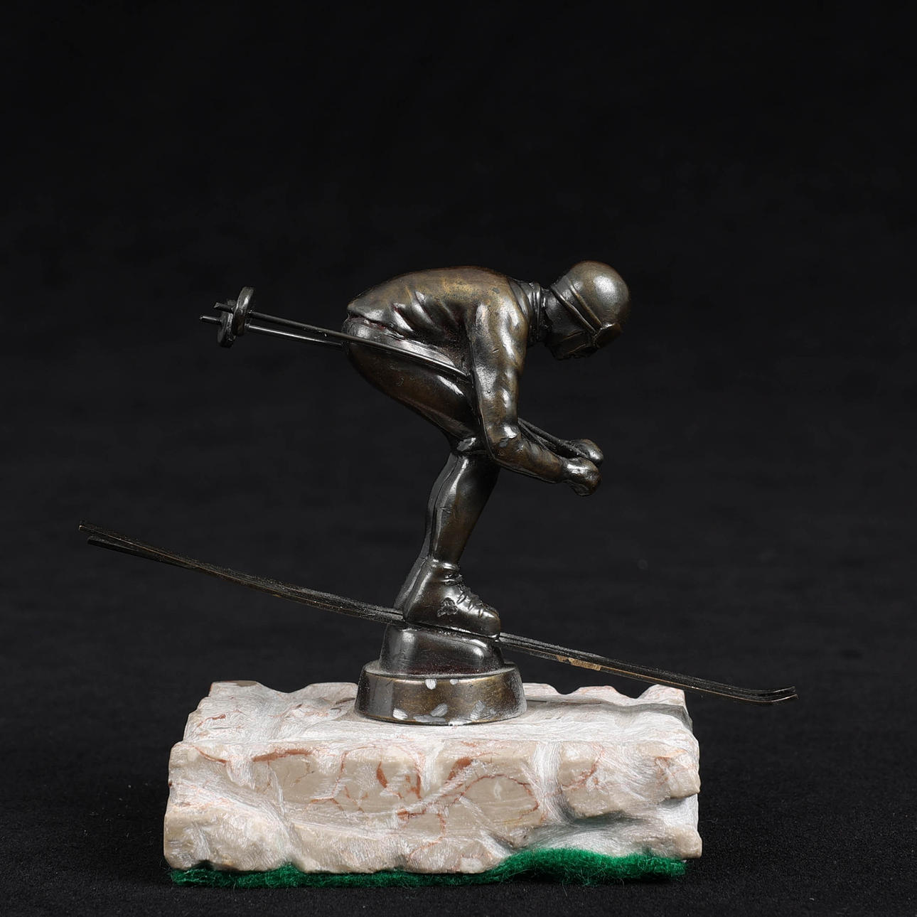 OKÄND KONSTNÄR. Skier, bronze, unsigned.