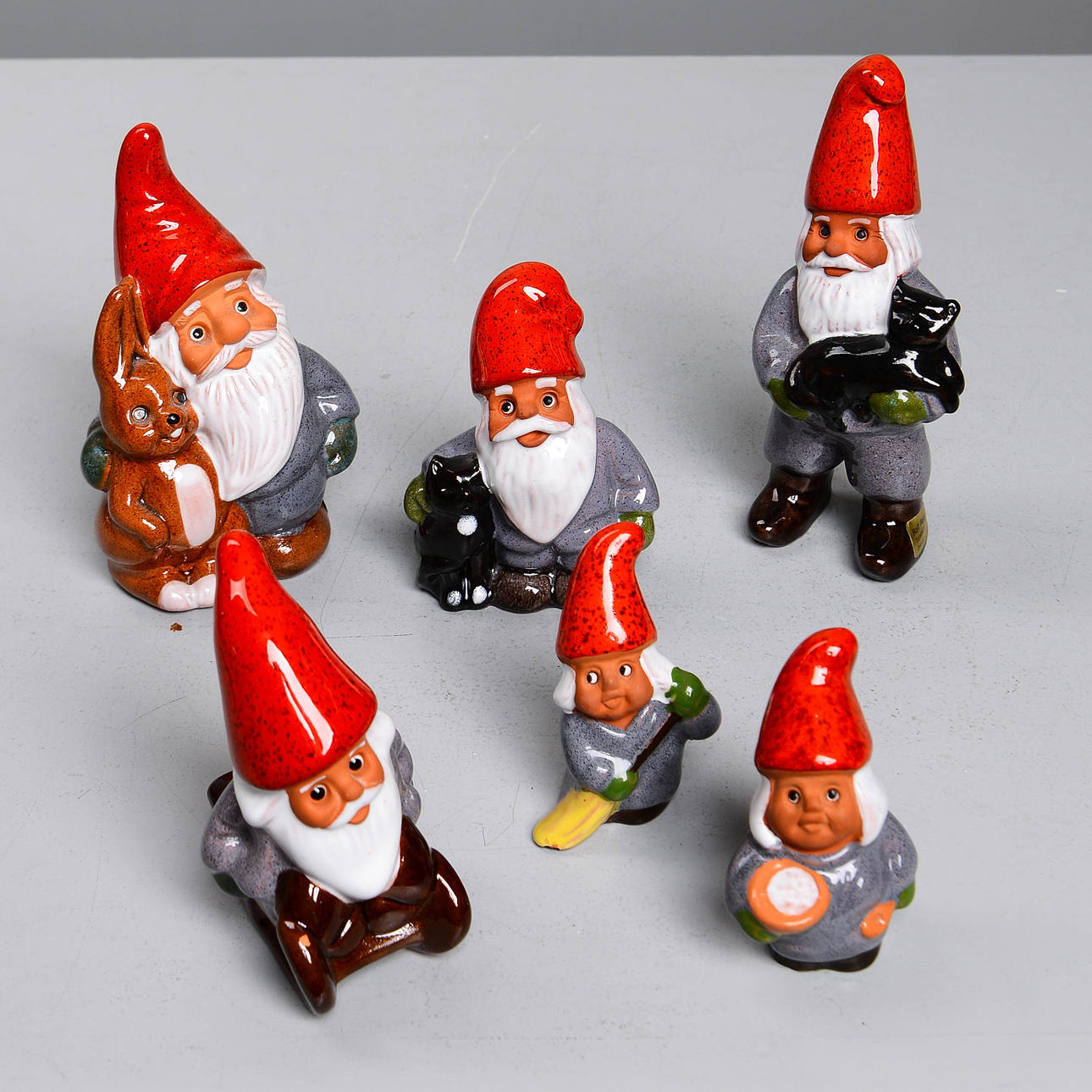 ROLF BERG. Tomtar, 6 st, keramik, Torshälla.